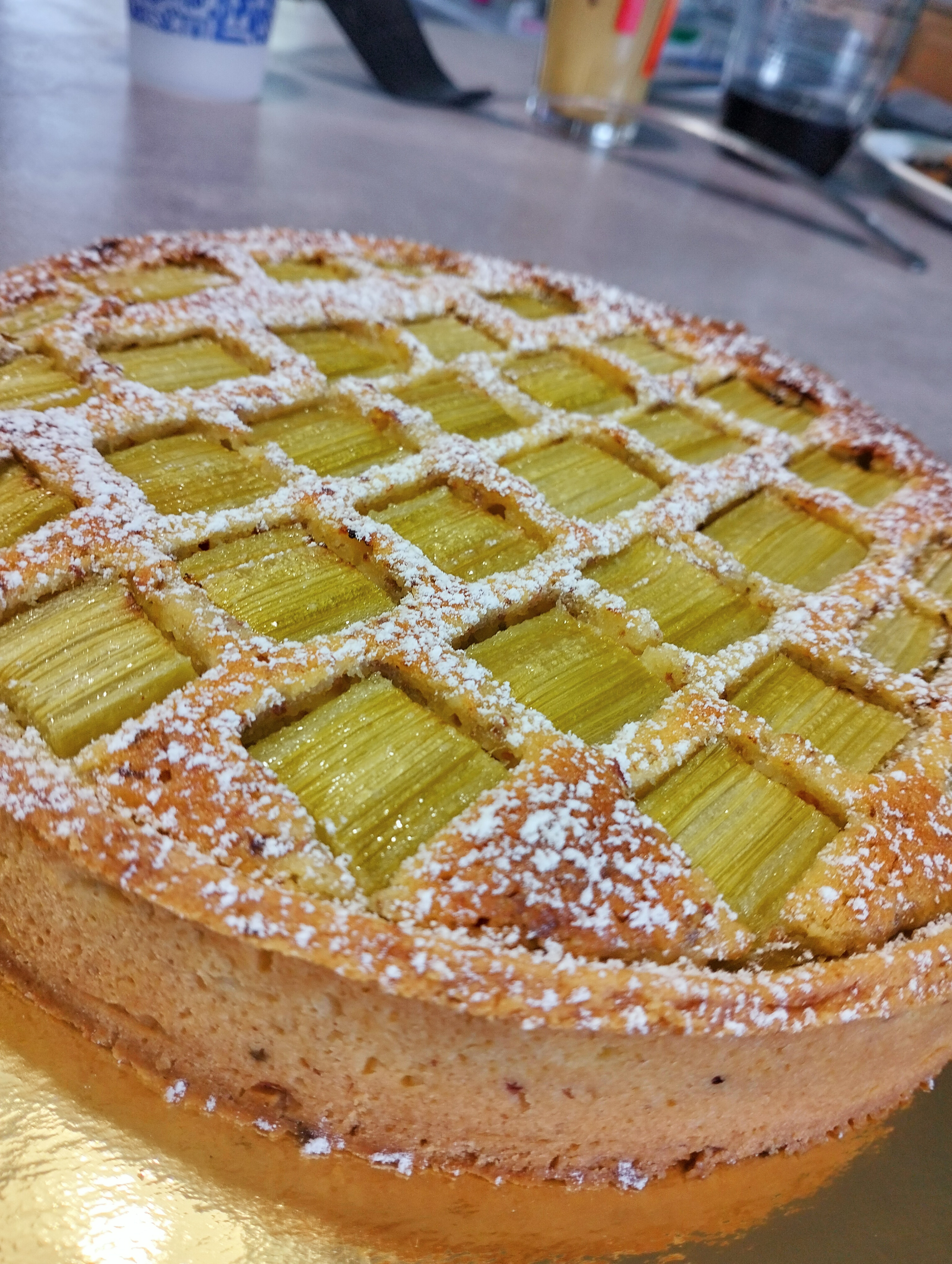 Tarte amandine à la rhubarbe